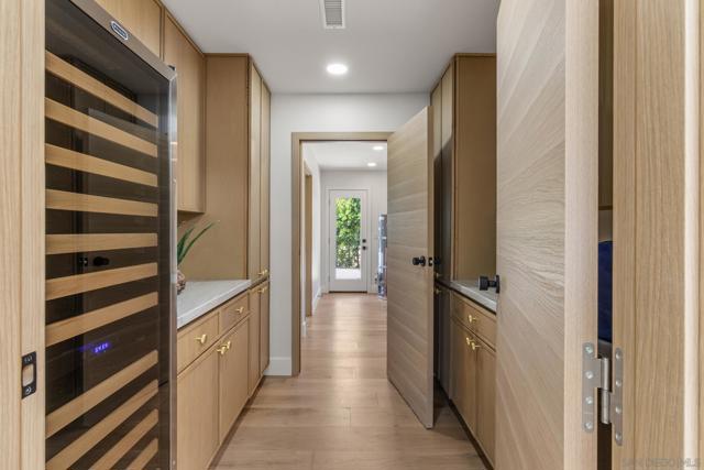2975 Woodford Drive, La Jolla CA: https://media.crmls.org/mediaz/a17f48fa-8301-4bf7-a4c4-3dde600abe8a.jpg
