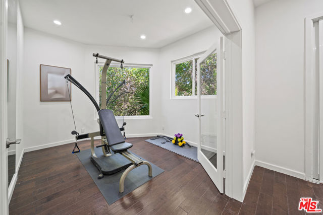 16755 Encino Hills Drive, Encino CA: https://media.crmls.org/mediaz/a17f5df8-6be0-4f40-a5b2-af04ca209cd2.jpg