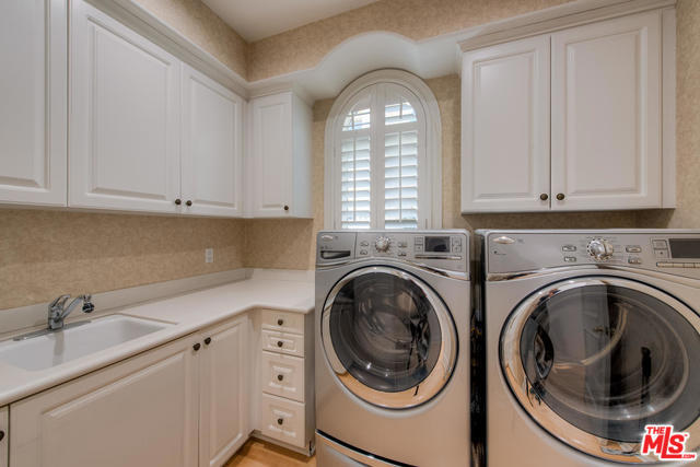 3791 WINFORD Drive, Tarzana CA: https://media.crmls.org/mediaz/a17f6295-7b4b-45b6-82bf-af34d23860dc.jpg