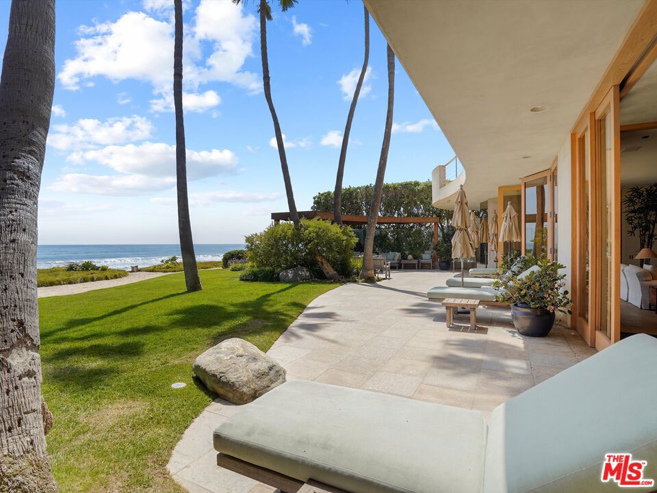 https://media.crmls.org/mediaz/a17ff117-24e6-4741-aa8e-bf8aad3f3f1a.jpg?preset=X-Large