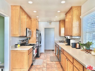 2132 Mcpherson Place, Los Angeles CA: https://media.crmls.org/mediaz/a17ffbd7-09e5-4913-96ba-c890891a3cd7.jpg