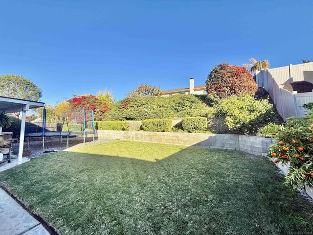 2049 Wind River Rd, El Cajon CA: https://media.crmls.org/mediaz/a18012e2-a01c-40ad-81ba-f5161c1613bf.jpg