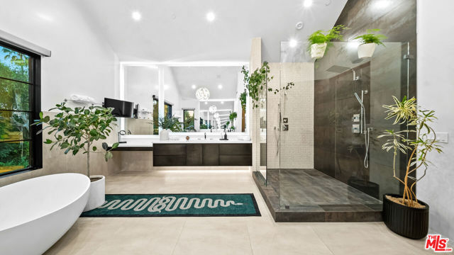 18762 Wells Drive, Tarzana CA: https://media.crmls.org/mediaz/a1801e0f-9879-478e-aa1f-1a3361f64d82.jpg