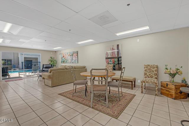 300 N El Molino Avenue, Pasadena CA: https://media.crmls.org/mediaz/a180f0dd-72d6-458a-a0ac-253666fbb994.jpg