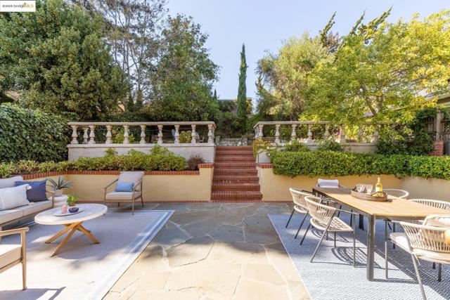 5815 Morpeth St, Oakland CA: https://media.crmls.org/mediaz/a181171e-e3b8-4b10-947e-c88518358228.jpg
