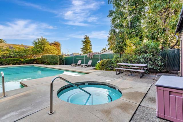323 Broadway, Santa Cruz CA: https://media.crmls.org/mediaz/a1813919-5ff1-41ab-817f-33017e7ced71.jpg