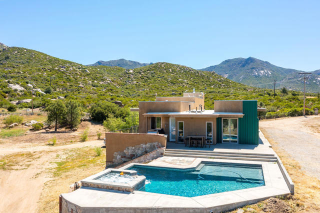 28990 Bonita Vista Road, Mountain Center CA: https://media.crmls.org/mediaz/a181c7e4-9757-421e-b77c-c8638549d3ac.jpg