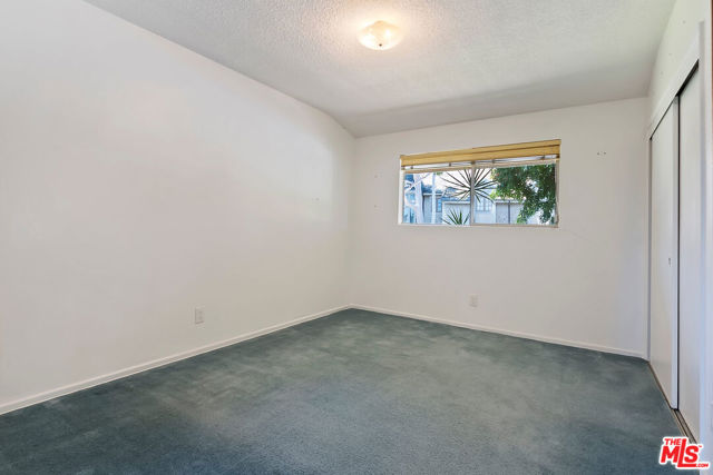 16840 Oak View Drive, Encino CA: https://media.crmls.org/mediaz/a18218ea-2b13-47de-aee1-4ecdcf9bcdf4.jpg