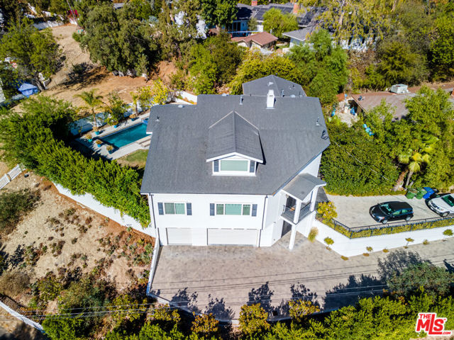 19633 Wells Drive, Tarzana CA: https://media.crmls.org/mediaz/a1826340-6a11-4c2e-976a-f14f11f5cbe8.jpg