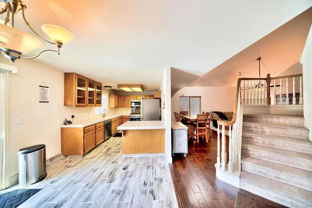 4516 Old Mill Ct, Salida CA: https://media.crmls.org/mediaz/a1835910-7c63-40ee-9d14-58277bedf5d2.jpg