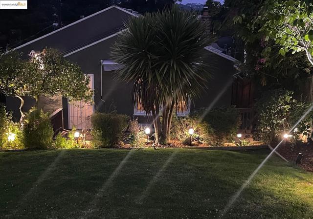 4007 Lyman Rd, Oakland CA: https://media.crmls.org/mediaz/a1836aca-c8ef-40de-a096-073e5b18e2e5.jpg