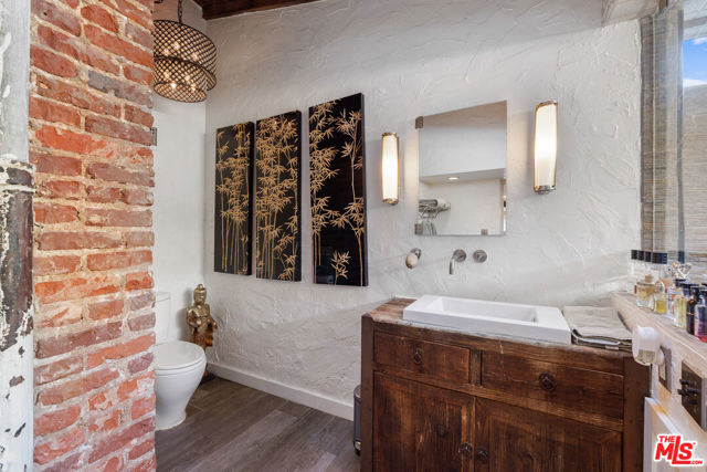 400 W Avenue 42 Avenue, Los Angeles CA: https://media.crmls.org/mediaz/a1836b58-5826-42ec-a0a2-9bdbf2c412ae.jpg