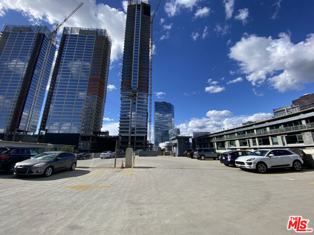 1130 S Flower Street, Los Angeles CA: https://media.crmls.org/mediaz/a183b582-49a3-4624-a24e-61fd57147e1d.jpg