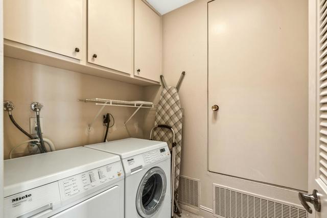 72205 El Paseo, Palm Desert CA: https://media.crmls.org/mediaz/a18409c6-ec39-44ca-8de0-96b9d4f2c8cc.jpg