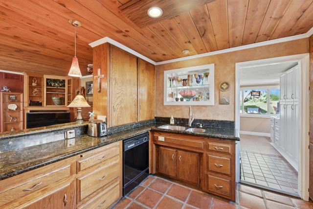 Detail Gallery Image 8 of 46 For 145 Barhaven Ln, Fallbrook,  CA 92028 - 3 Beds | 2 Baths