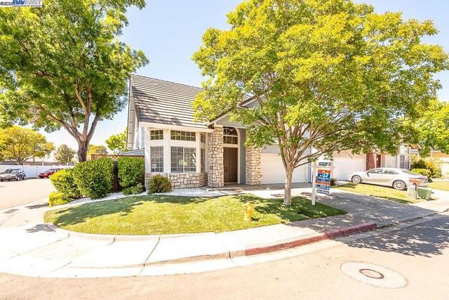 Image 2 of 60 For 4708 Cabello St