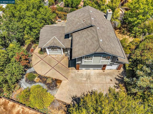 3060 San Miguel Ct, Concord CA: https://media.crmls.org/mediaz/a185c65d-99da-49d5-9ec1-ddf76889203c.jpg