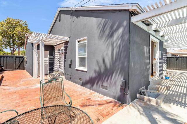 3921 Juniper St, San Diego CA: https://media.crmls.org/mediaz/a185f129-437f-46c1-9b54-4a5b6ac1dbea.jpg