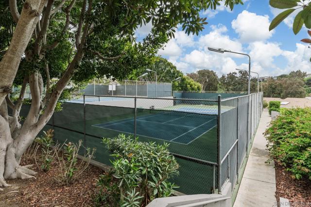 5614 Caminito Herminia, La Jolla CA: https://media.crmls.org/mediaz/a1866098-c72c-408f-b69b-64e233e3e193.jpg