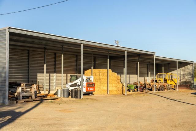 54800 Lonoak Road, King City CA: https://media.crmls.org/mediaz/a1866e0a-bad6-4bb9-8bd5-84a551748c71.jpg