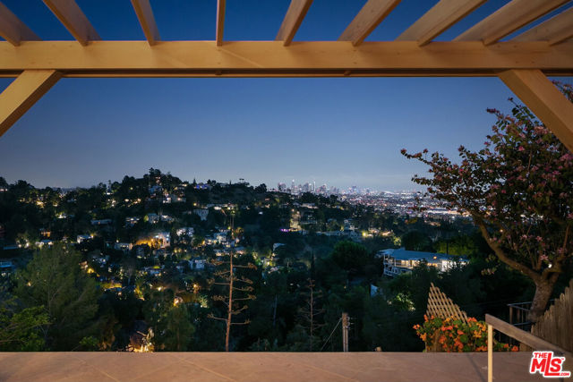 2720 Hollyridge Drive, Los Angeles CA: https://media.crmls.org/mediaz/a186fb29-ef5a-4057-8588-188056aaae38.jpg