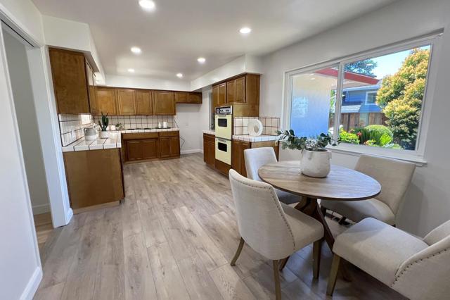 12141 Viewoak Drive, Saratoga CA: https://media.crmls.org/mediaz/a18742b0-3001-44a7-ae4d-2e14048a0901.jpg