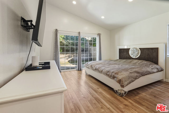 2538 Lowell Court, Simi Valley CA: https://media.crmls.org/mediaz/a187f769-f3f7-4f2d-a7b8-fa15cc39ca5f.jpg