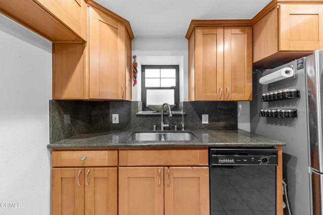 832 Magnolia Avenue, Pasadena CA: https://media.crmls.org/mediaz/a188090d-e854-4608-98ab-3ca418010aa8.jpg