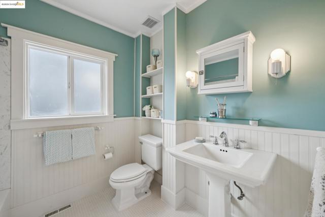 1193 64Th St, Oakland CA: https://media.crmls.org/mediaz/a18885b4-8c1d-4d91-9b43-80de3b3e423b.jpg