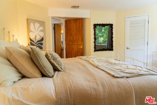1 Colina Drive, Topanga CA: https://media.crmls.org/mediaz/a188aeec-e916-40c1-98de-399aaeb930cc.jpg