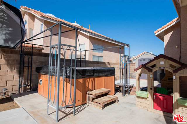3626 W Avenue J2, Lancaster CA: https://media.crmls.org/mediaz/a188c9f6-8eb7-4b49-946a-e6eda9639f6b.jpg