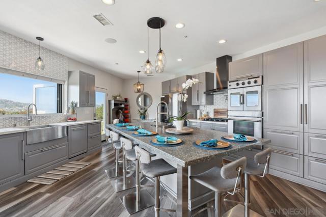 9420 Crest Drive, Spring Valley CA: https://media.crmls.org/mediaz/a189016e-a147-475e-a23d-67773e281c76.jpg