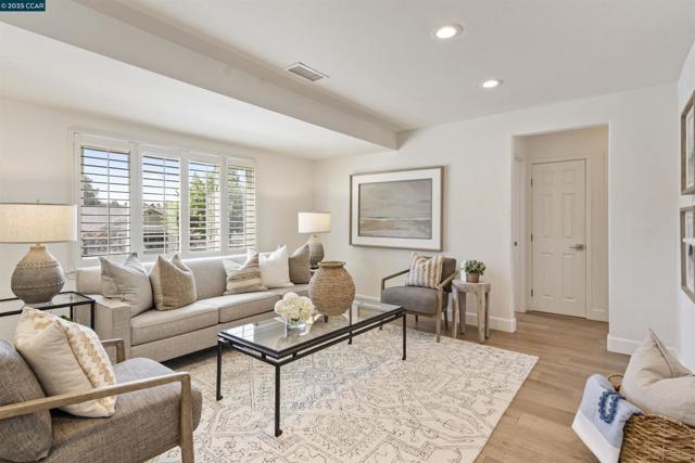 273 Valle Vista Dr, Danville CA: https://media.crmls.org/mediaz/a1894d0a-f445-4fdb-a9f2-2b8d71180bb8.jpg