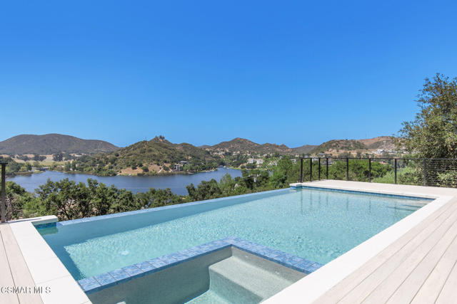 118 Giles Road, Lake Sherwood CA: https://media.crmls.org/mediaz/a1896d4e-e329-46e5-a236-c365472fa6cb.jpg