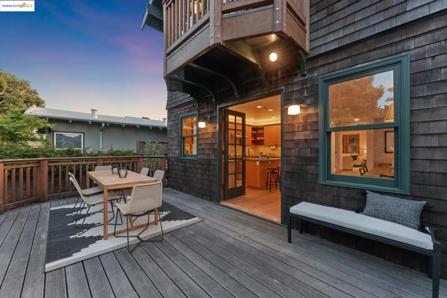 817 Curtis St, Albany CA: https://media.crmls.org/mediaz/a189dcb3-59a0-49d5-a758-77834bf04df8.jpg