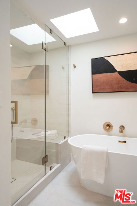 13245 Fiji Way, Marina del Rey CA: https://media.crmls.org/mediaz/a18aaafb-02bf-4904-a9c3-2cfa73239a46.jpg