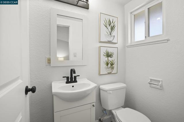 2206 Gehringer Dr, Concord CA: https://media.crmls.org/mediaz/a18adca6-de8e-4797-a06f-b3da503b1258.jpg