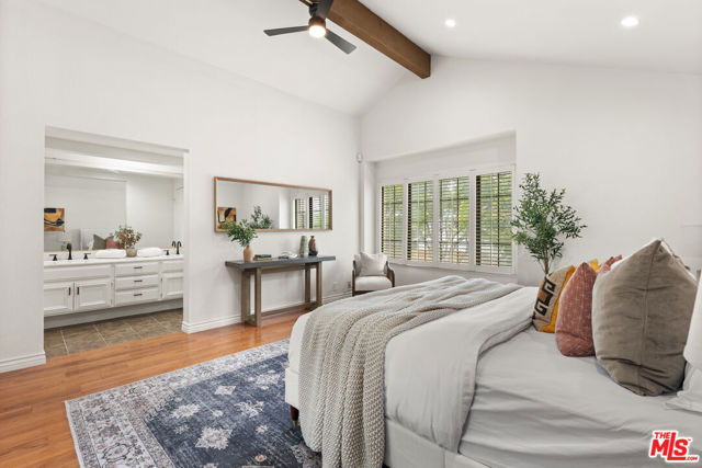 6514 S Copperwood Avenue, Inglewood CA: https://media.crmls.org/mediaz/a18ae5e2-73cf-4b1d-9bde-aa3dcc5662db.jpg