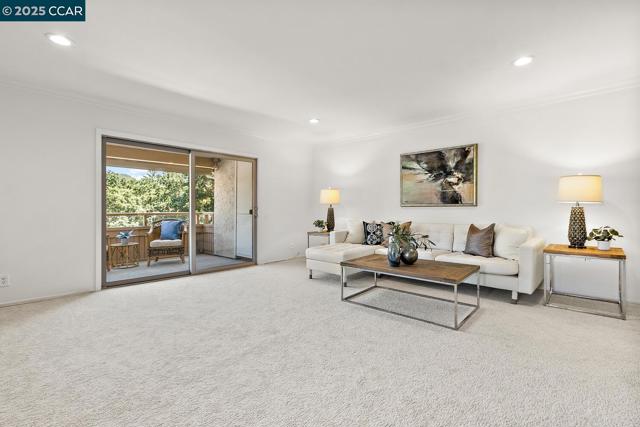 4033 Terra Granada Dr, Walnut Creek CA: https://media.crmls.org/mediaz/a18b1ad1-abcc-4f54-be36-3bedbb52b723.jpg
