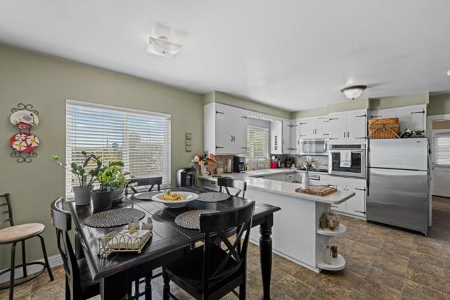 4211 Bolsa Road, Hollister CA: https://media.crmls.org/mediaz/a18c560a-d0e6-483a-89b9-4ec2269a616a.jpg
