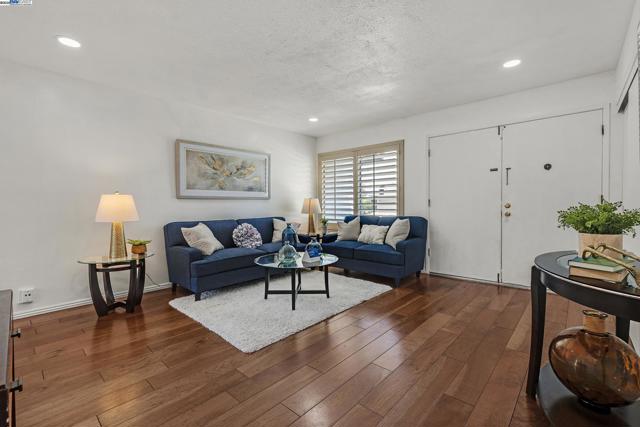 2715 Mosswood Dr, San Jose CA: https://media.crmls.org/mediaz/a18c8e8a-00c2-4014-8fbf-f873414d1ee3.jpg