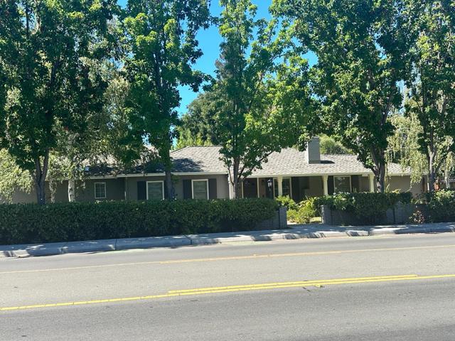 1278 Santa Cruz Avennue, Menlo Park CA: https://media.crmls.org/mediaz/a18c9b7e-0e58-4ac7-bc41-1be940c96194.jpg