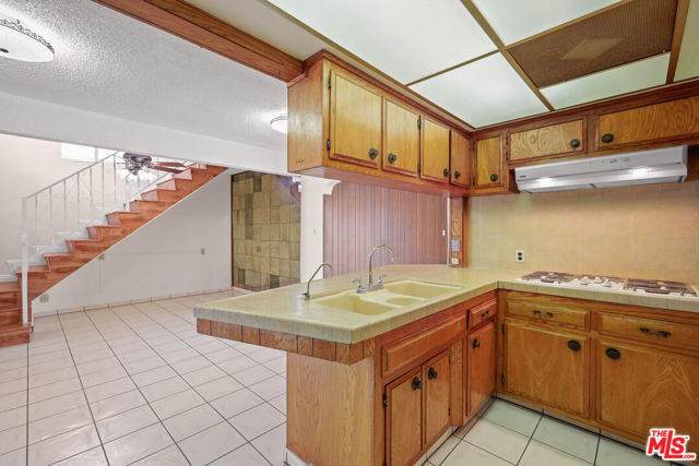 2101 N Almadale Avenue, Los Angeles CA: https://media.crmls.org/mediaz/a18c9c01-a5cc-405e-9391-b73e20bc77bd.jpg
