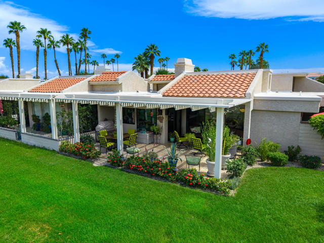 35983 Paseo Circulo E, Cathedral City CA: https://media.crmls.org/mediaz/a18ca848-e339-4aa6-9e64-2a0c85a4d826.jpg