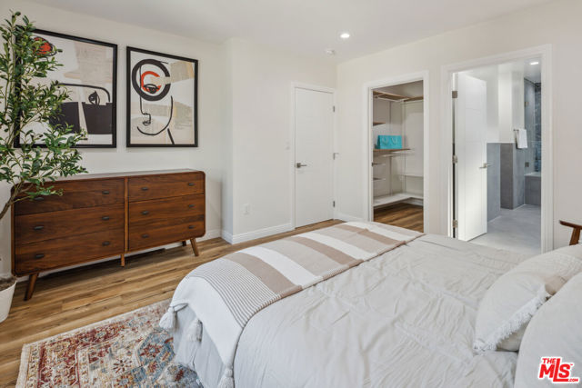 3976 Mclaughlin Avenue, Los Angeles CA: https://media.crmls.org/mediaz/a18d1ffd-c17b-4ecd-8fcd-9321d1207ec9.jpg