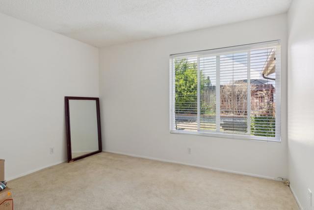 946 Carriage Drive, San Marcos CA: https://media.crmls.org/mediaz/a18dbf95-d294-4045-a3eb-ea81d9fbc27c.jpg