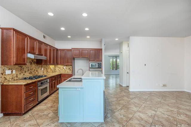 Detail Gallery Image 9 of 56 For 1701 Irwin St, Chula Vista,  CA 91913 - 5 Beds | 4/1 Baths