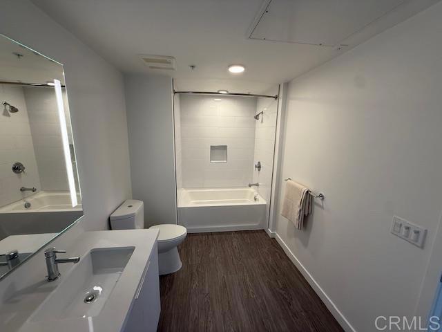 Detail Gallery Image 6 of 6 For 5750 Hollywood Bld #636,  Los Angeles,  CA 90028 - 2 Beds | 2 Baths