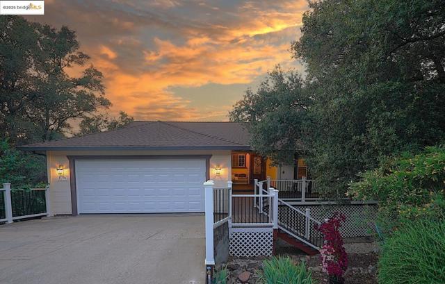 3196 Sudbury RD, Cameron Park CA: https://media.crmls.org/mediaz/a18e7e34-7c30-4317-999b-42902a5071ea.jpg