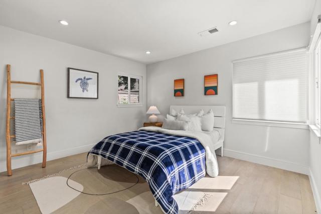 990 Rose Avenue, Mountain View CA: https://media.crmls.org/mediaz/a18ea729-09e3-4554-ac4d-b0f089361460.jpg